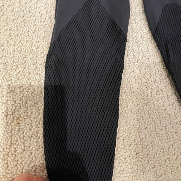 EUC Adidas Seamless Leggings Charcoal Gray Mesh Cutouts Sz. M - Picture 2 of 5